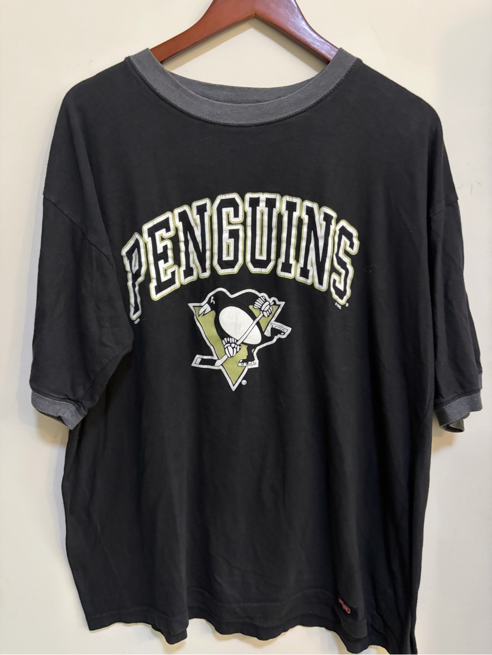 Vintage Pittsburgh Penguins Waves NHL T-Shirt Men’s XL Black Graphic Tee
